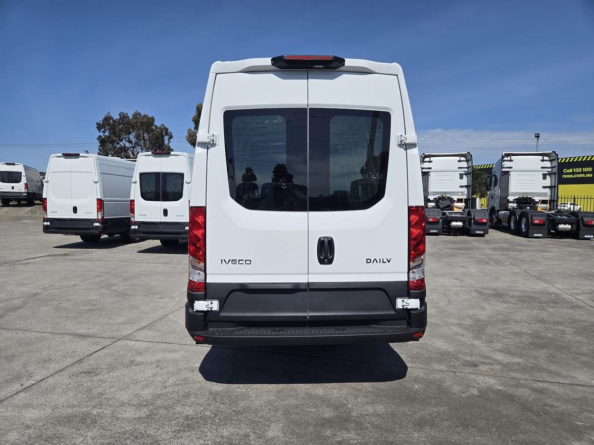 2026 Iveco Daily 42S18V image 6