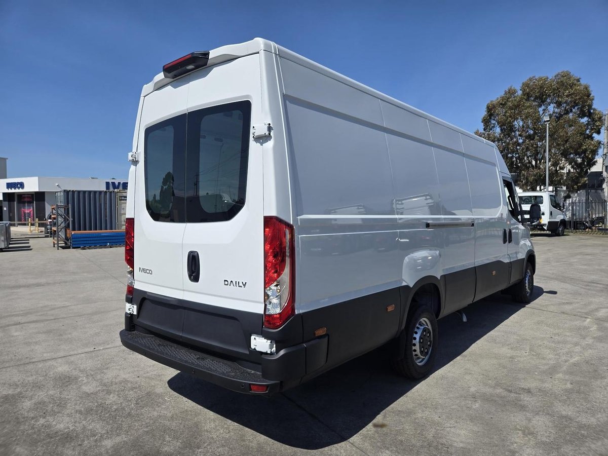 2026 Iveco Daily 42S18V image 8