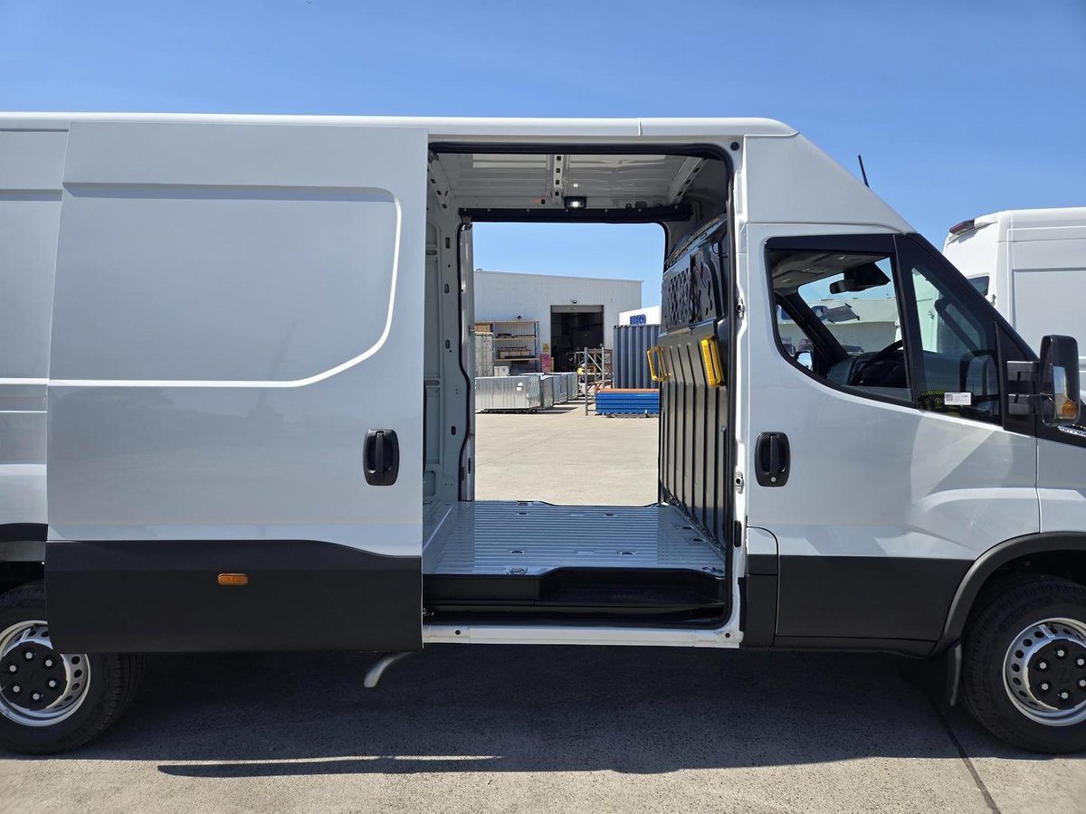 2026 Iveco Daily 42S18V image 10