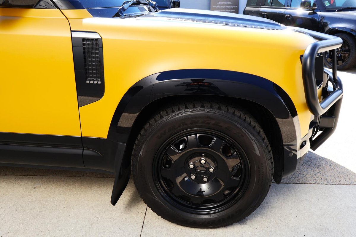 2025 Land Rover Defender 110 D350 Trophy Edition Deep Sandglow L663 MY26 AWD image 9