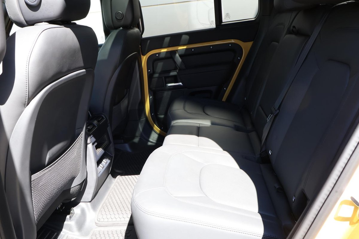 2025 Land Rover Defender 110 D350 Trophy Edition Deep Sandglow L663 MY26 AWD image 6