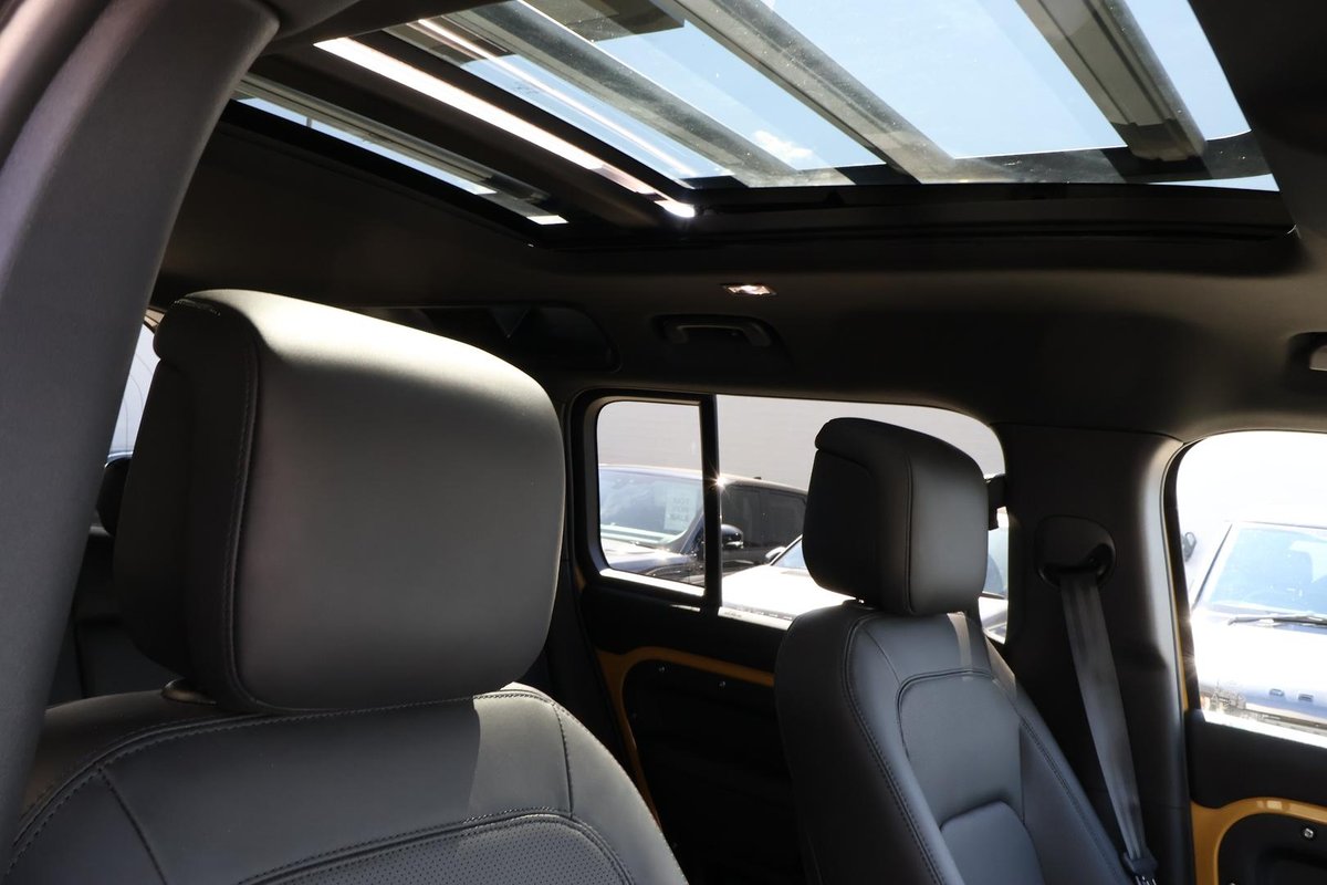 2025 Land Rover Defender 110 D350 Trophy Edition Deep Sandglow L663 MY26 AWD image 23