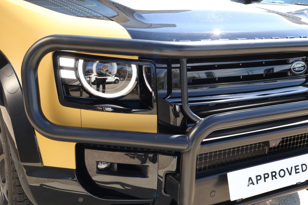 2025 Land Rover Defender 110 D350 Trophy Edition Deep Sandglow L663 MY26 AWD image 18