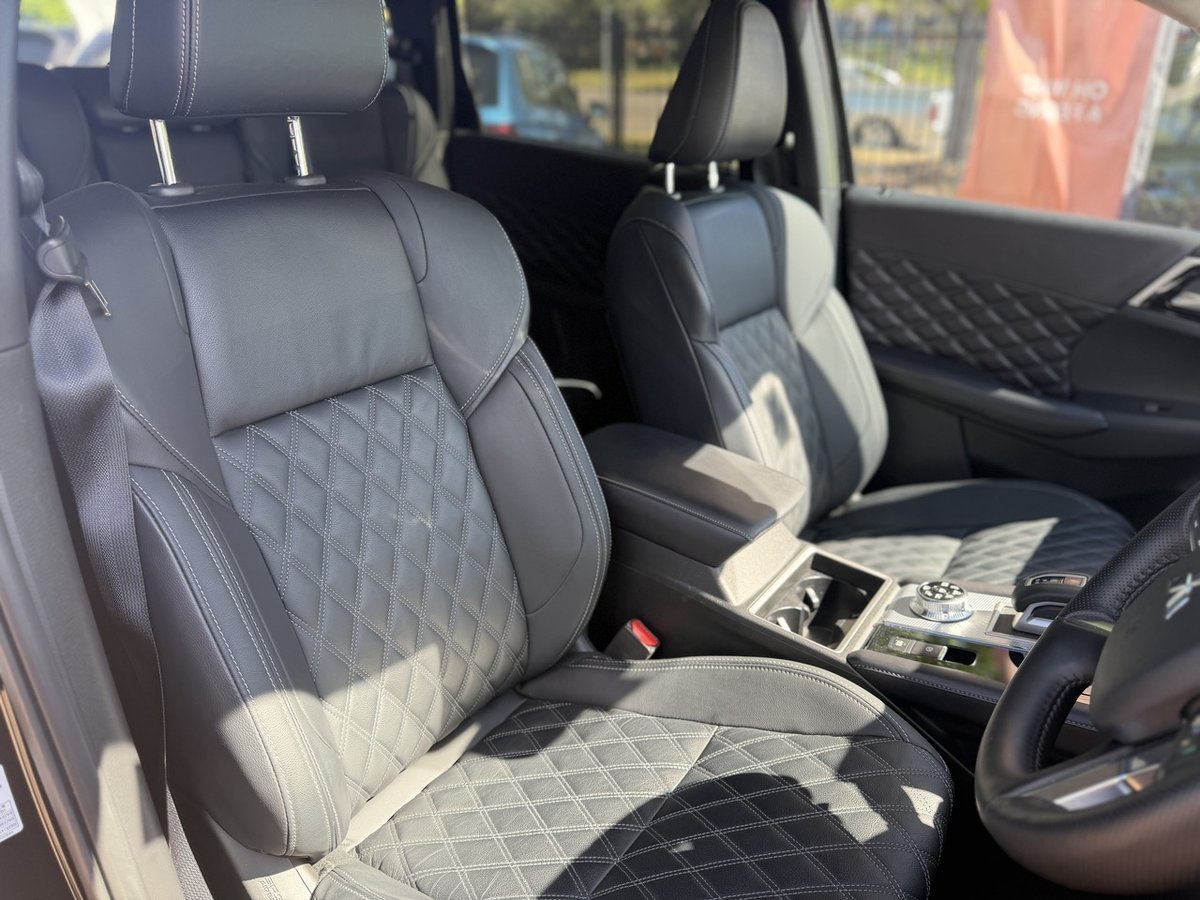 2024 Mitsubishi Outlander PHEV Exceed ZM MY24 AWD image 25
