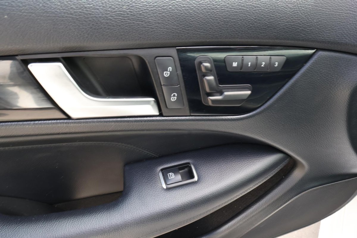 2013 Mercedes-Benz C-Class C180 C204 MY13 image 18