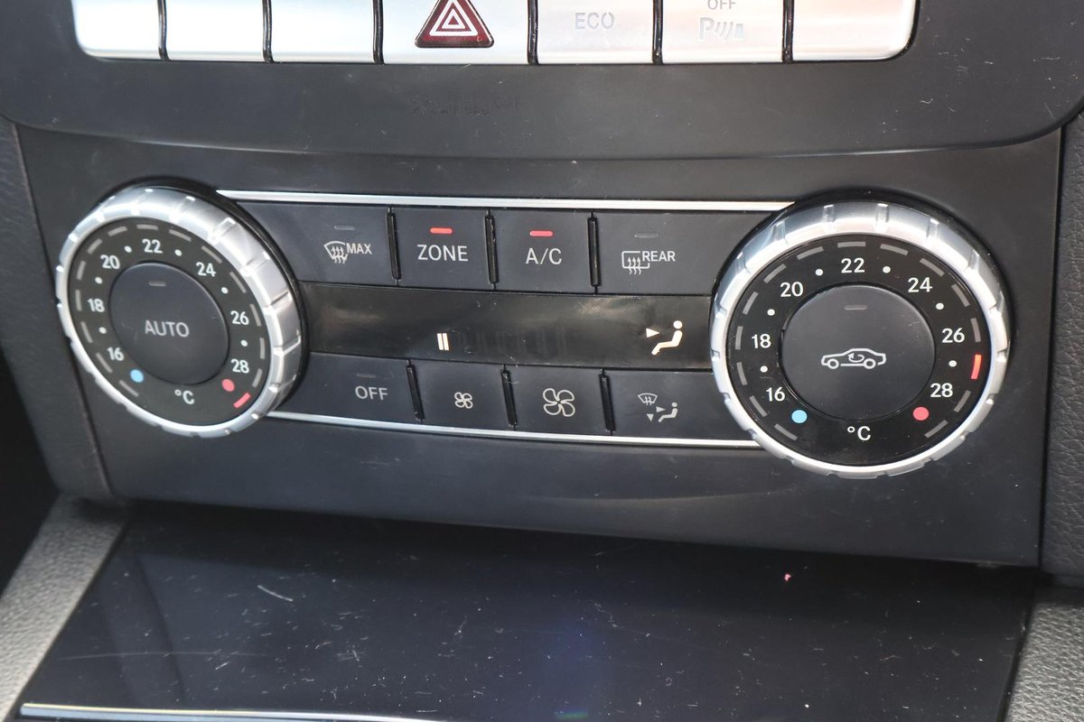 2013 Mercedes-Benz C-Class C180 C204 MY13 image 23