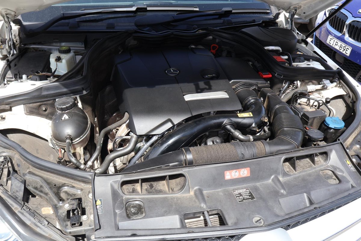 2013 Mercedes-Benz C-Class C180 C204 MY13 image 13