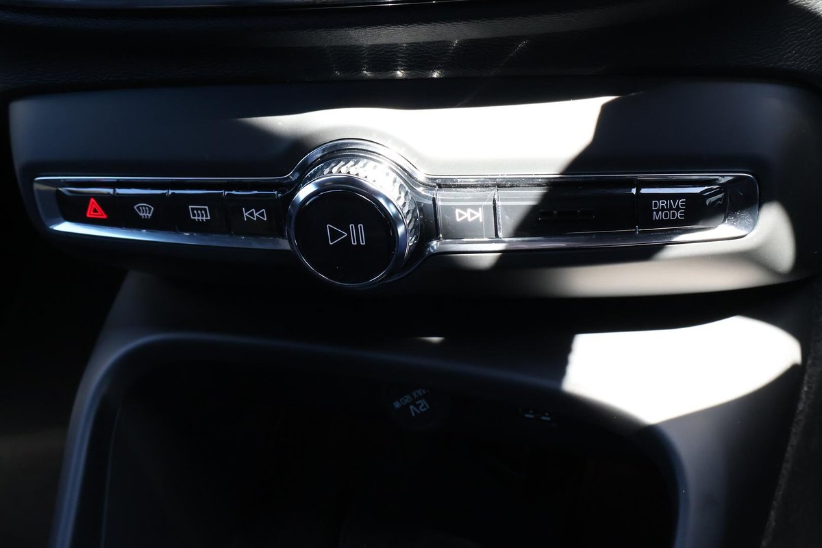2022 Volvo XC40 T5 R-Design MY22 AWD image 19