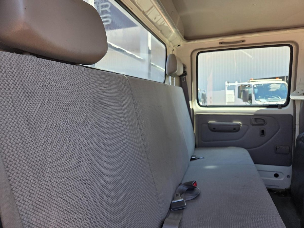 2007 Hino 816 - 300 Series 3.5 Ton Crew Cab Tray image 15