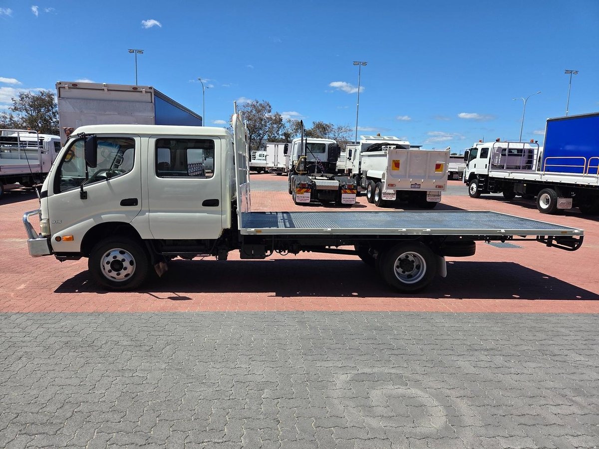 2007 Hino 816 - 300 Series 3.5 Ton Crew Cab Tray image 12