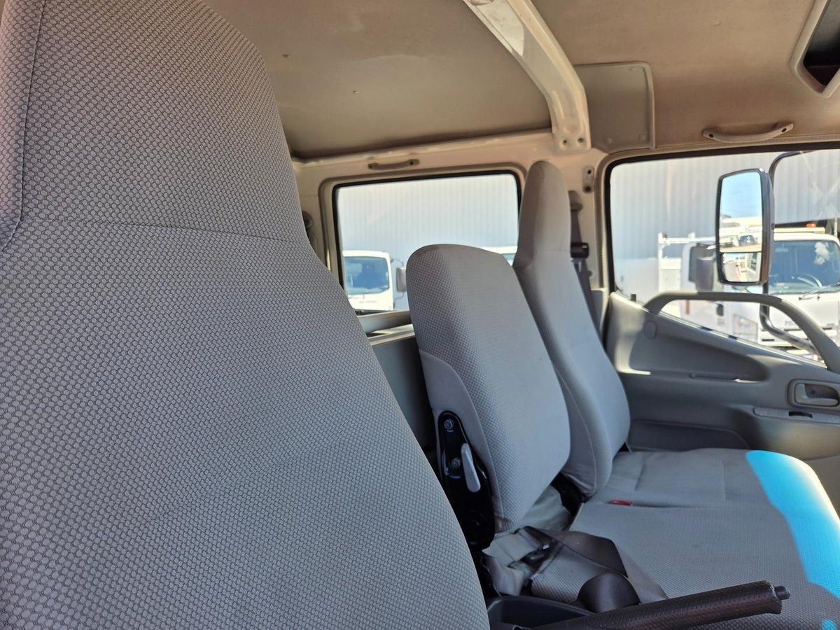 2007 Hino 816 - 300 Series 3.5 Ton Crew Cab Tray image 8