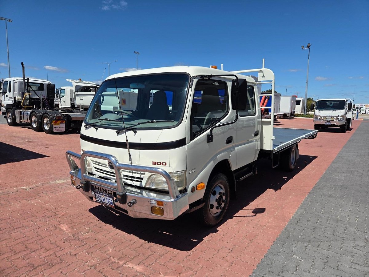 2007 Hino 816 - 300 Series 3.5 Ton Crew Cab Tray image 16