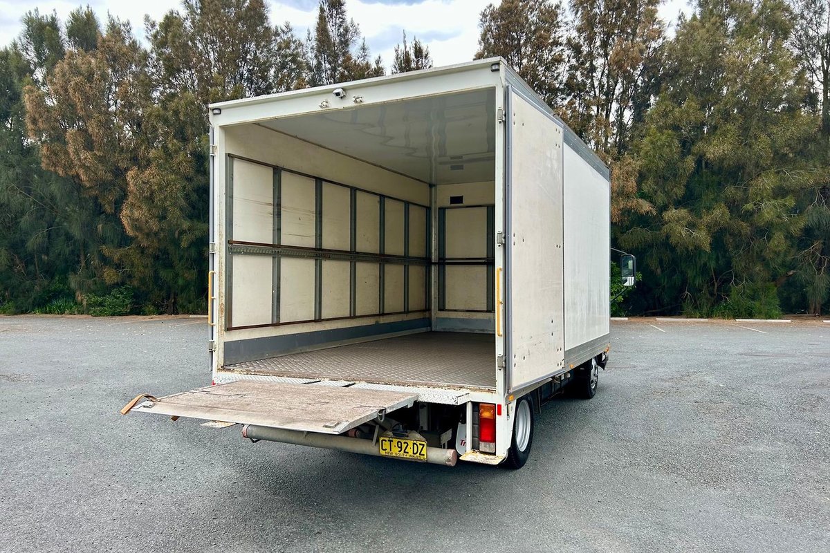2019 Hino 300 Series 616 image 18