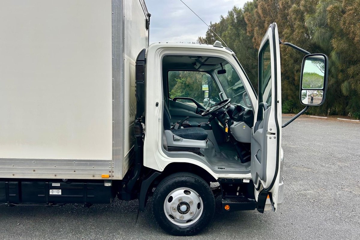 2019 Hino 300 Series 616 image 24