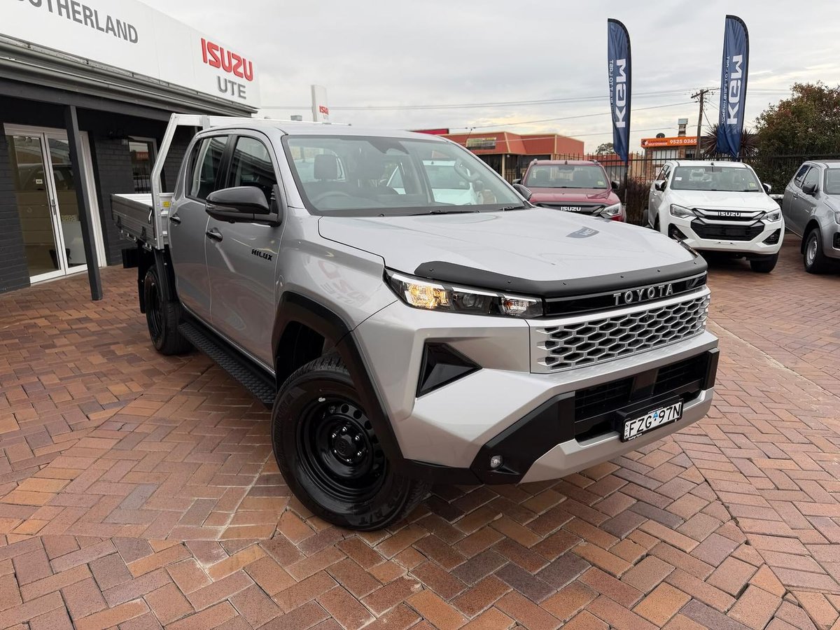 2025 Toyota Hilux SR 48V GUN227R 4X4 Dual Range image 4