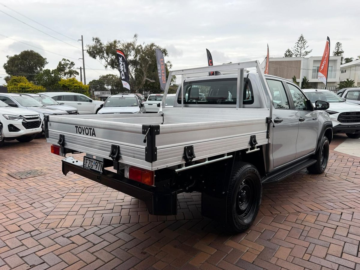 2025 Toyota Hilux SR 48V GUN227R 4X4 Dual Range image 8