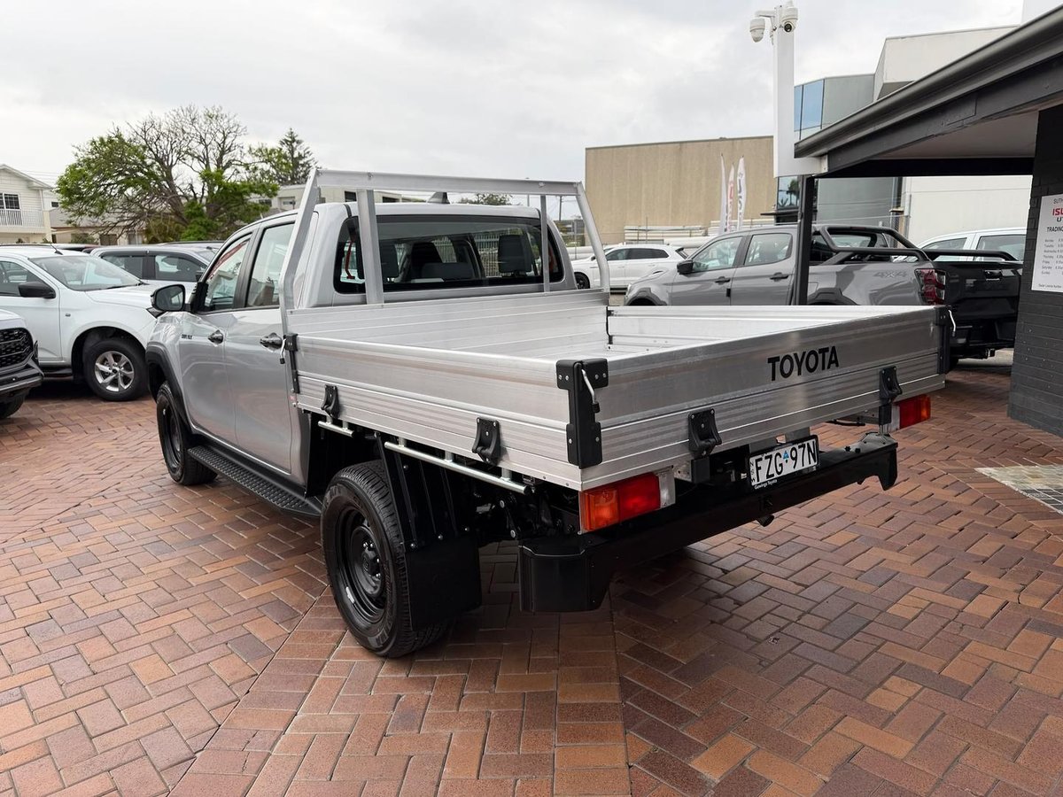2025 Toyota Hilux SR 48V GUN227R 4X4 Dual Range image 5