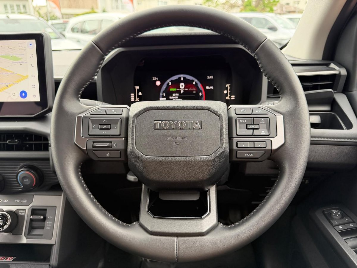 2025 Toyota Hilux SR 48V GUN227R 4X4 Dual Range image 16