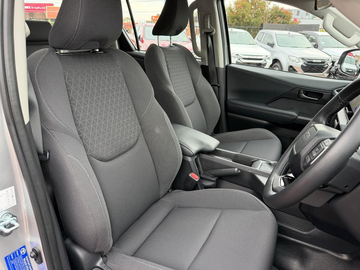 2025 Toyota Hilux SR 48V GUN227R 4X4 Dual Range image 26