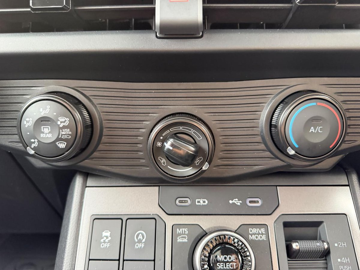 2025 Toyota Hilux SR 48V GUN227R 4X4 Dual Range image 17
