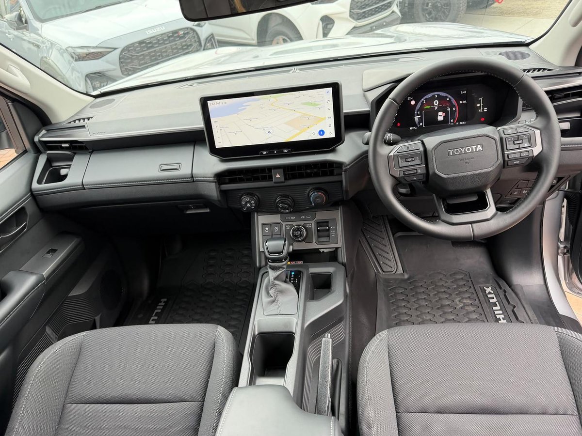 2025 Toyota Hilux SR 48V GUN227R 4X4 Dual Range image 18