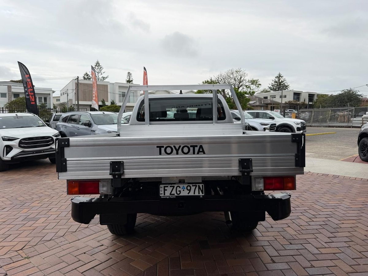 2025 Toyota Hilux SR 48V GUN227R 4X4 Dual Range image 7
