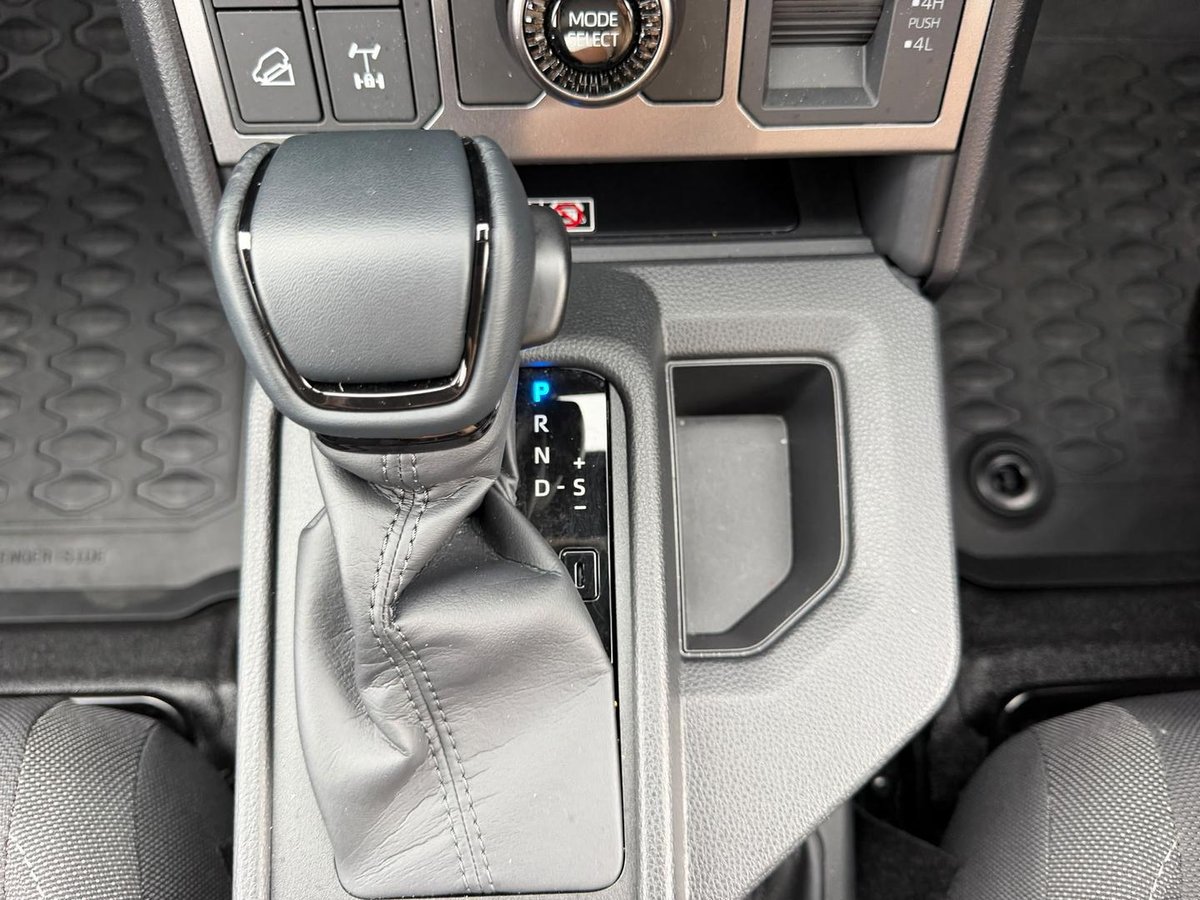 2025 Toyota Hilux SR 48V GUN227R 4X4 Dual Range image 24