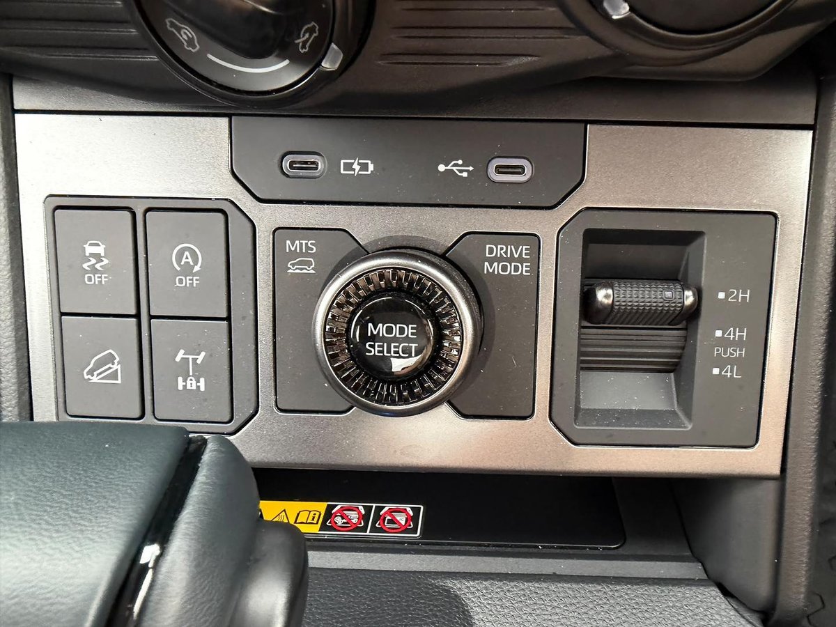 2025 Toyota Hilux SR 48V GUN227R 4X4 Dual Range image 30