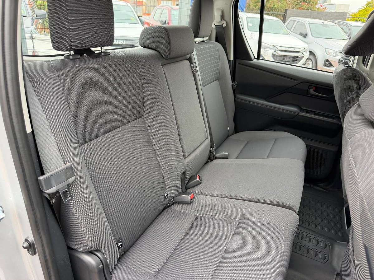 2025 Toyota Hilux SR 48V GUN227R 4X4 Dual Range image 10