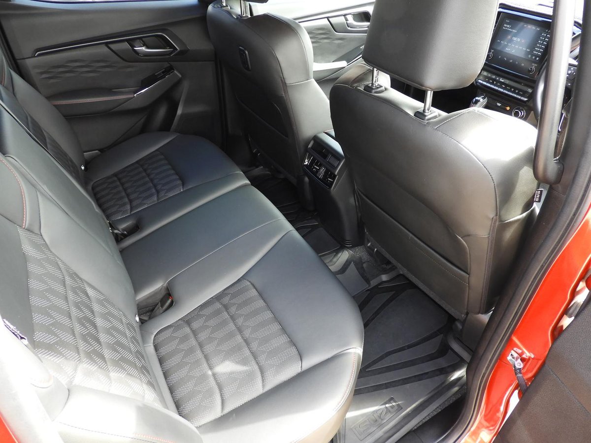 2024 Isuzu D-MAX X-TERRAIN MY24 4X4 Dual Range image 10