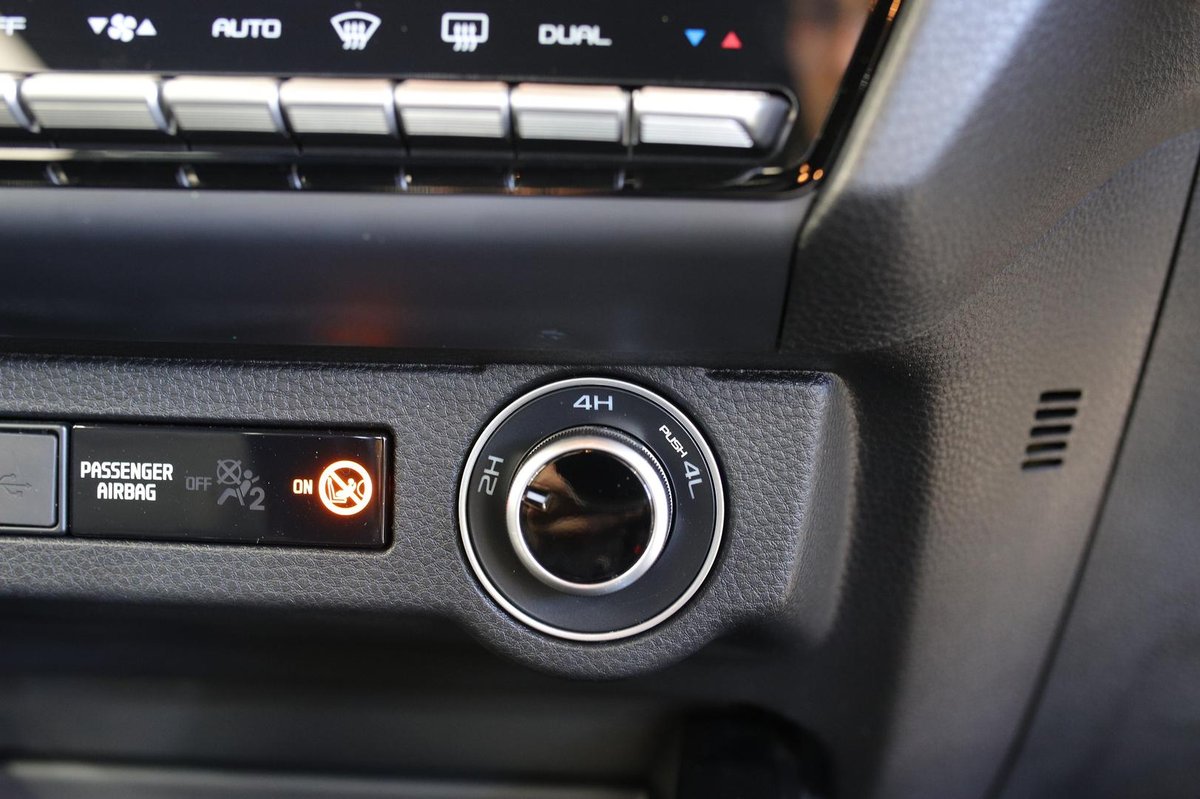 2025 Isuzu D-MAX BLADE MY25.5 4X4 Dual Range image 42