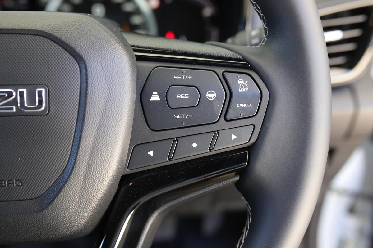 2025 Isuzu D-MAX BLADE MY25.5 4X4 Dual Range image 35