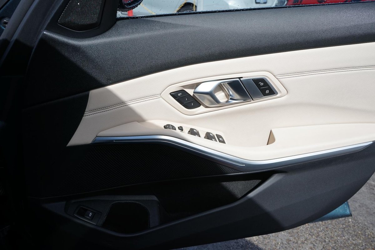 2019 BMW 3 Series 330i Luxury Line G20 image 21