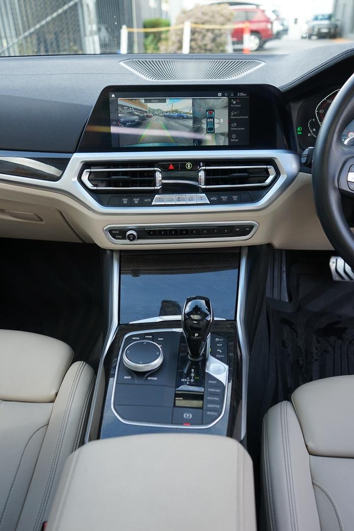 2019 BMW 3 Series 330i Luxury Line G20 image 10