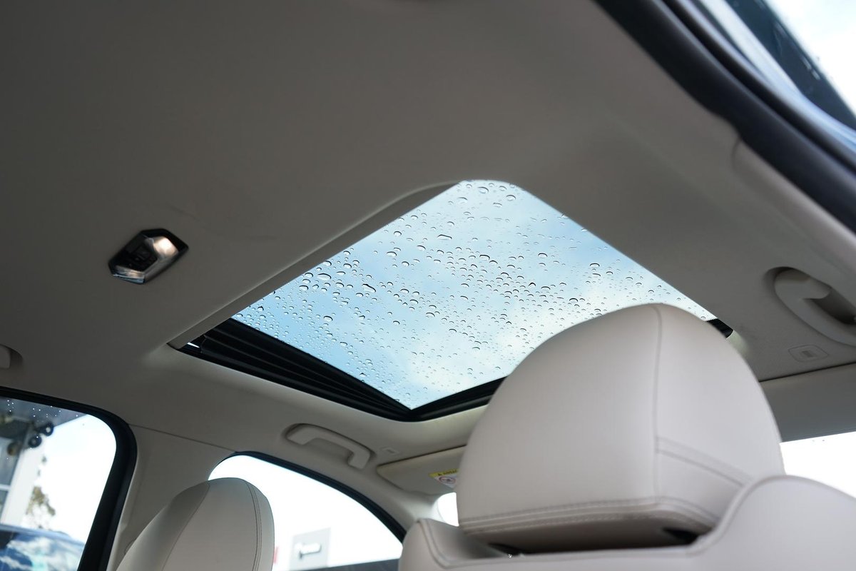2019 BMW 3 Series 330i Luxury Line G20 image 12