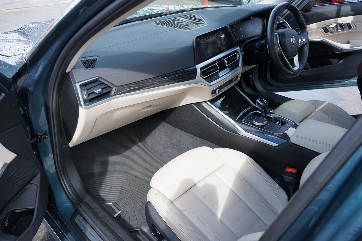 2019 BMW 3 Series 330i Luxury Line G20 image 14