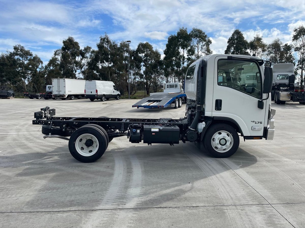 2026 Isuzu N Series image 8