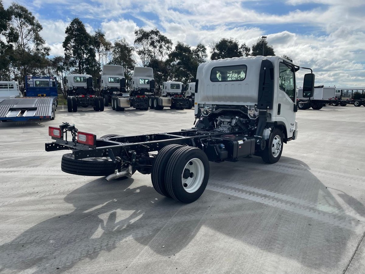 2026 Isuzu N Series image 7