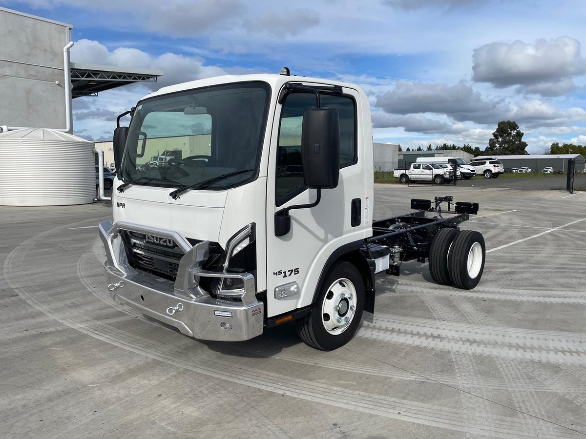 2026 Isuzu N Series image 3