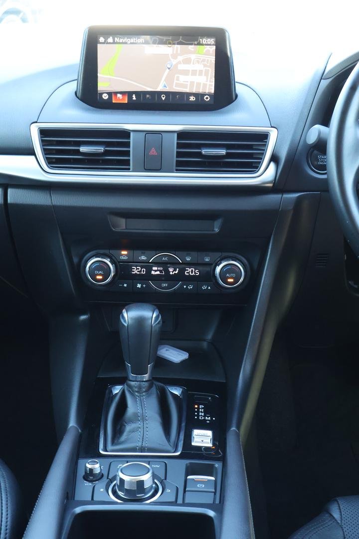 2018 Mazda 3 Touring BN Series image 17