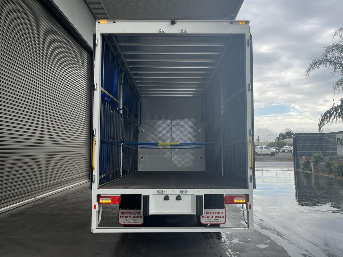 2025 Isuzu F Series image 7