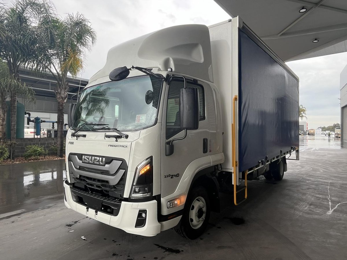 2025 Isuzu F Series image 11