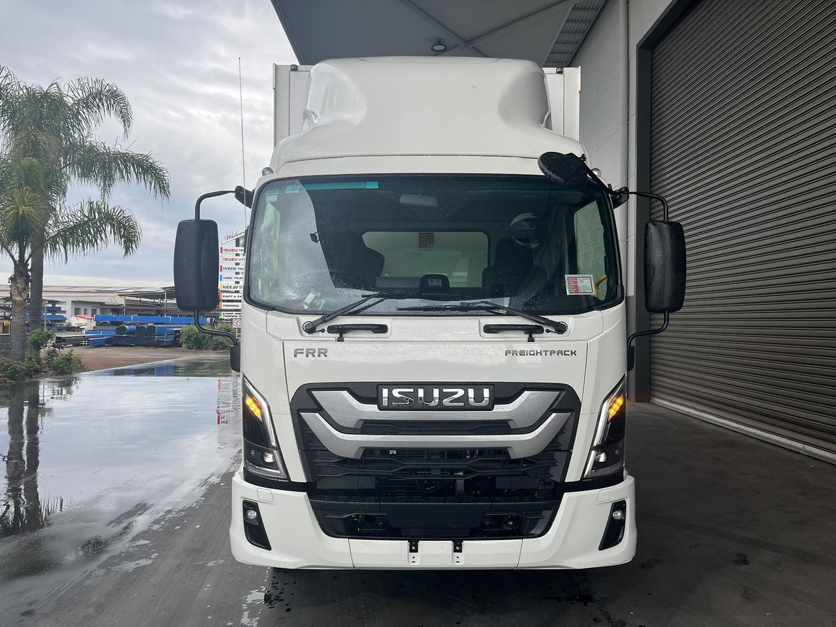 2025 Isuzu F Series image 12