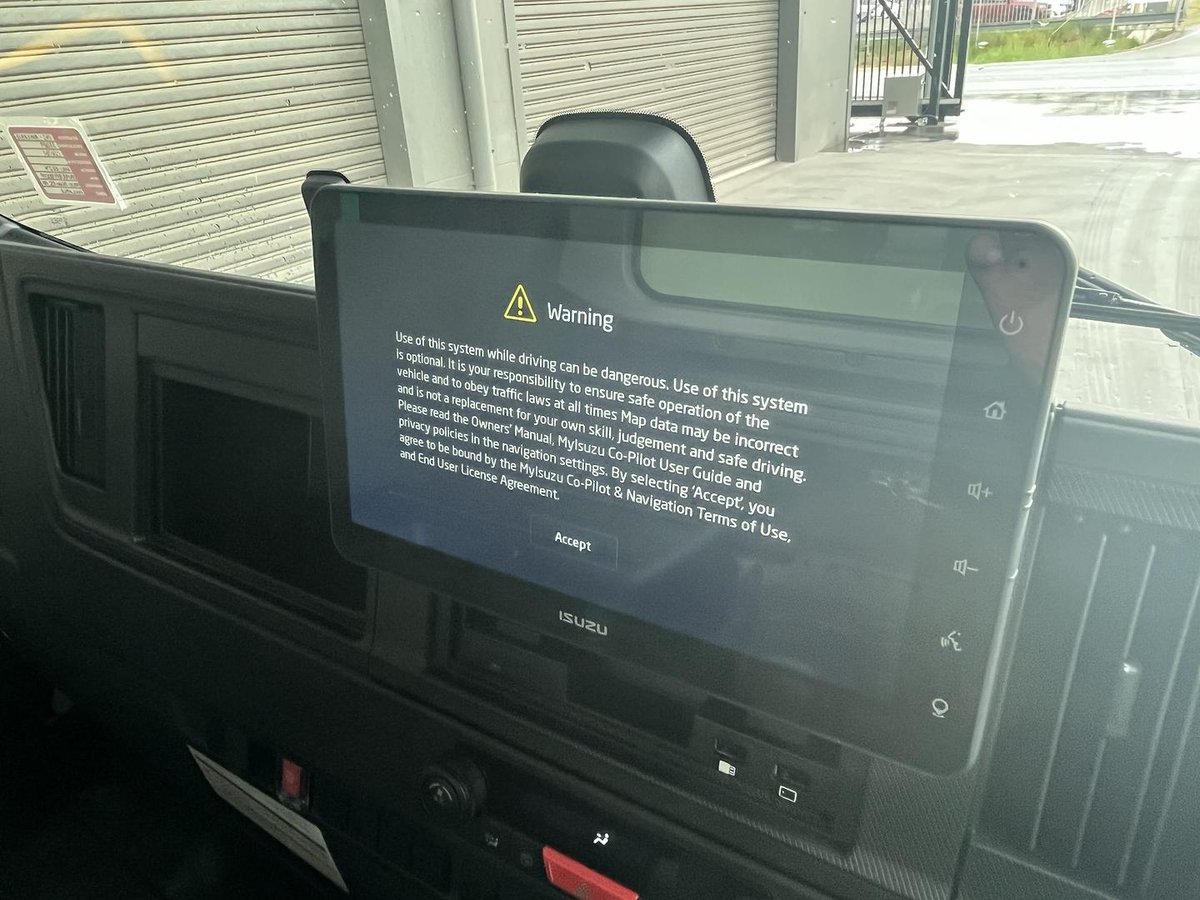 2025 Isuzu F Series image 21