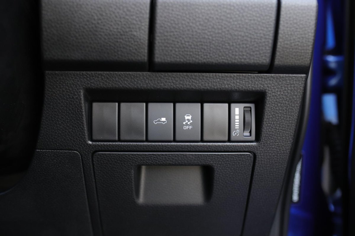 2024 Isuzu D-MAX X-TERRAIN MY24 4X4 Dual Range image 15
