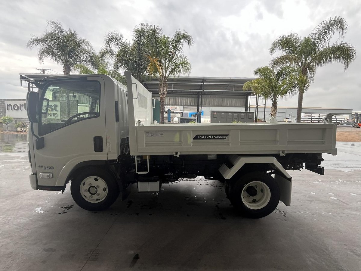 2026 Isuzu N Series image 13