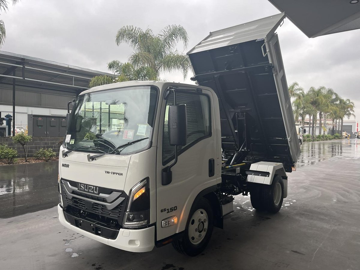 2026 Isuzu N Series image 16