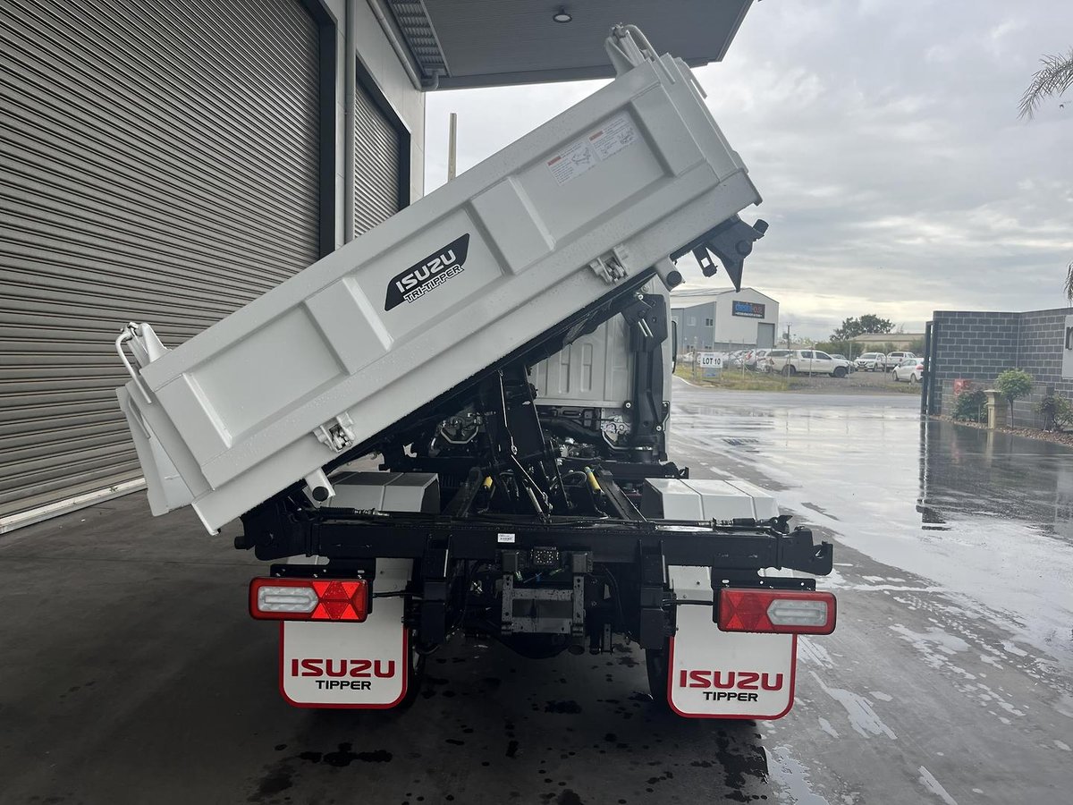2026 Isuzu N Series image 10