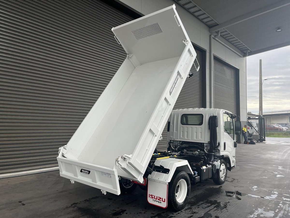 2026 Isuzu N Series image 7