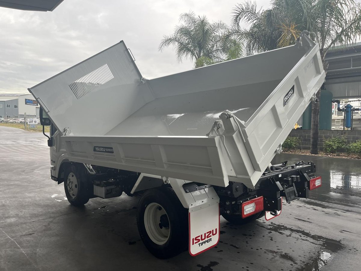 2026 Isuzu N Series image 14